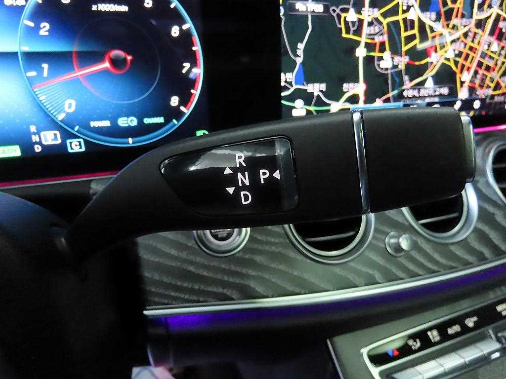 Mercedes Benz E class - Vista 12