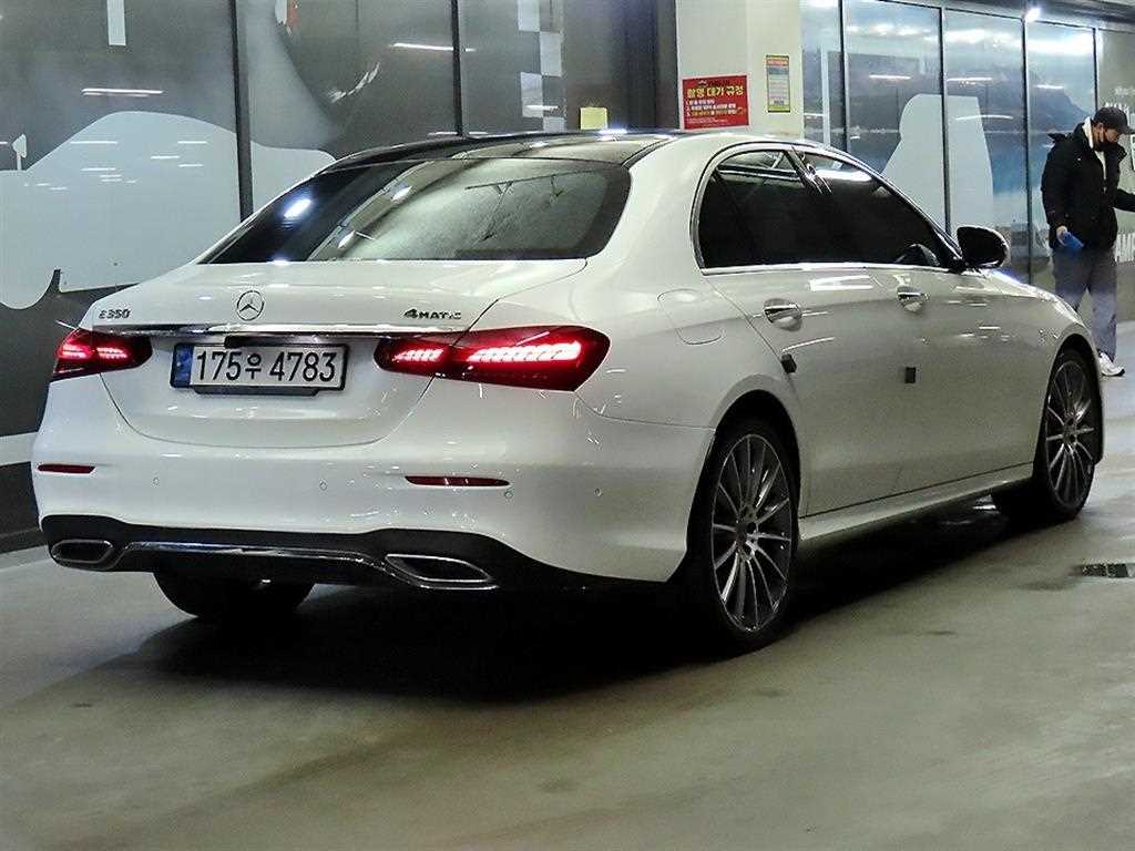 Mercedes Benz E class - Vista 4