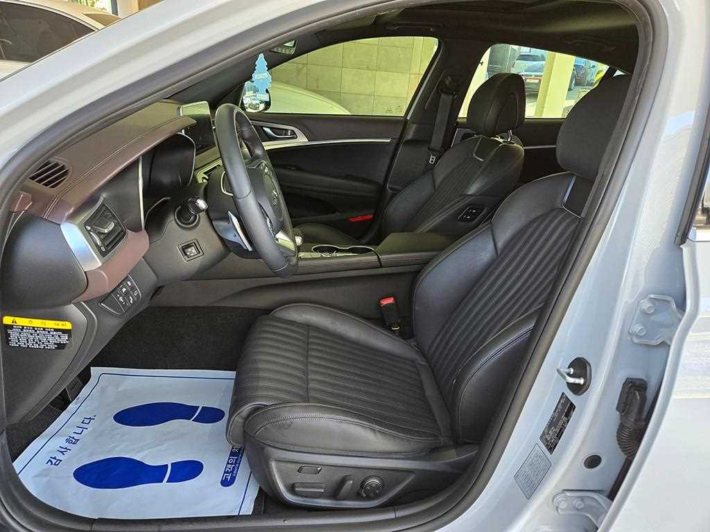 Genesis G70 - Vista 5