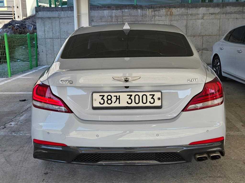 Genesis G70 - Vista 4