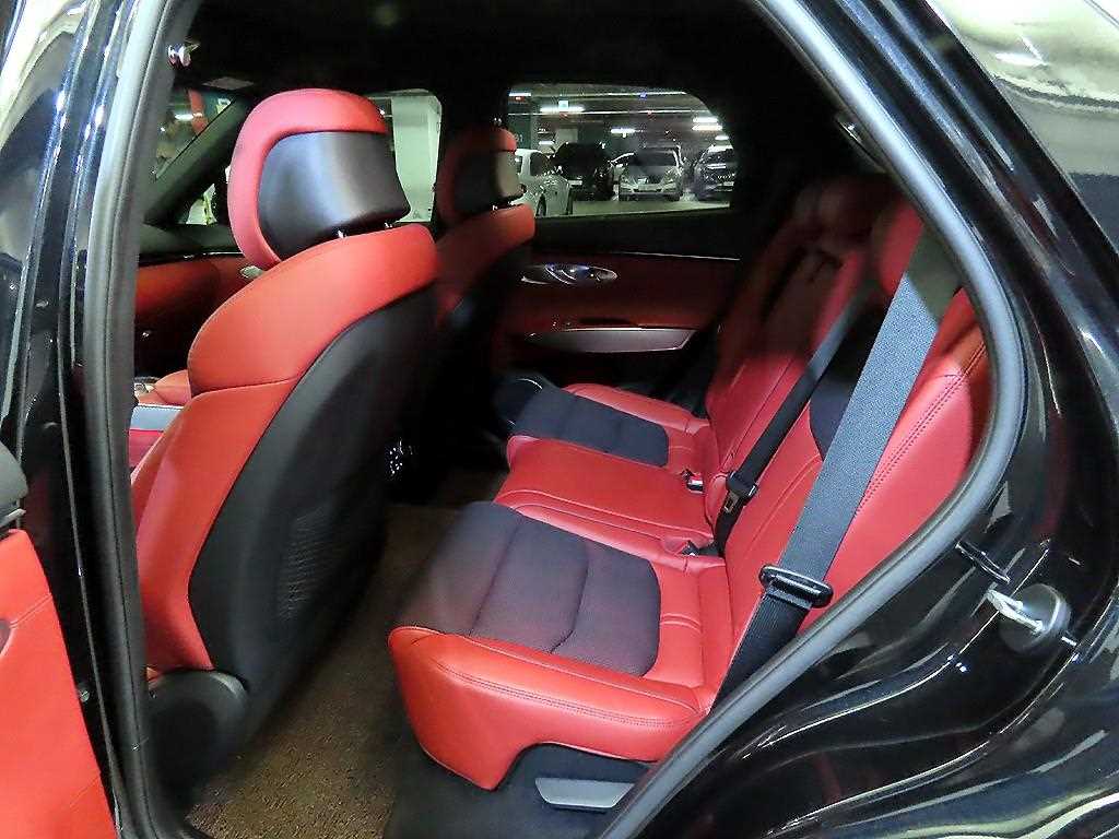 Genesis GV70 - Vista 7