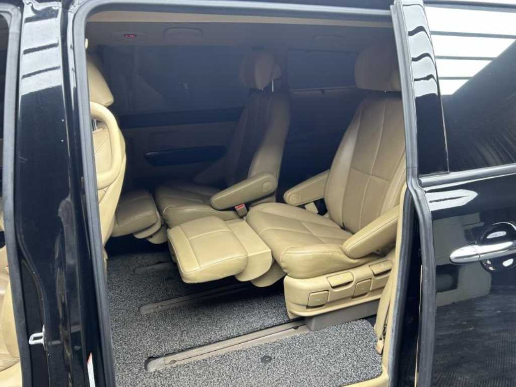 KIA Carnival - Vista 6