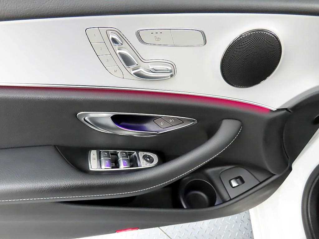 Mercedes Benz E class - Vista 11