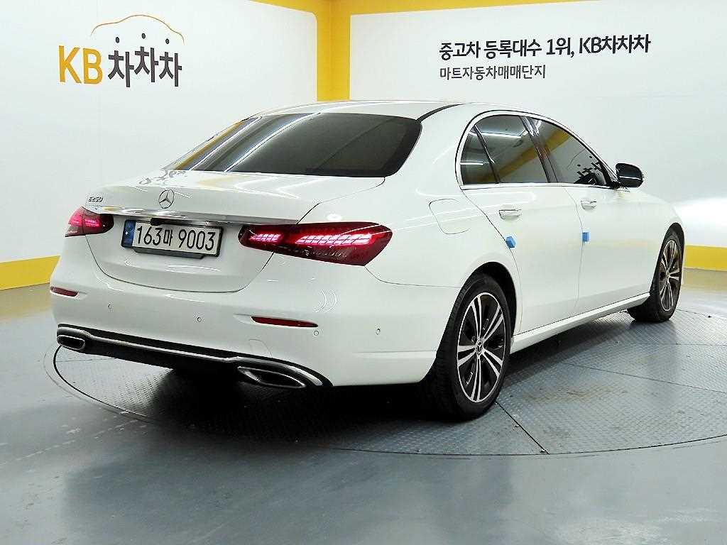 Mercedes Benz E class - Vista 4