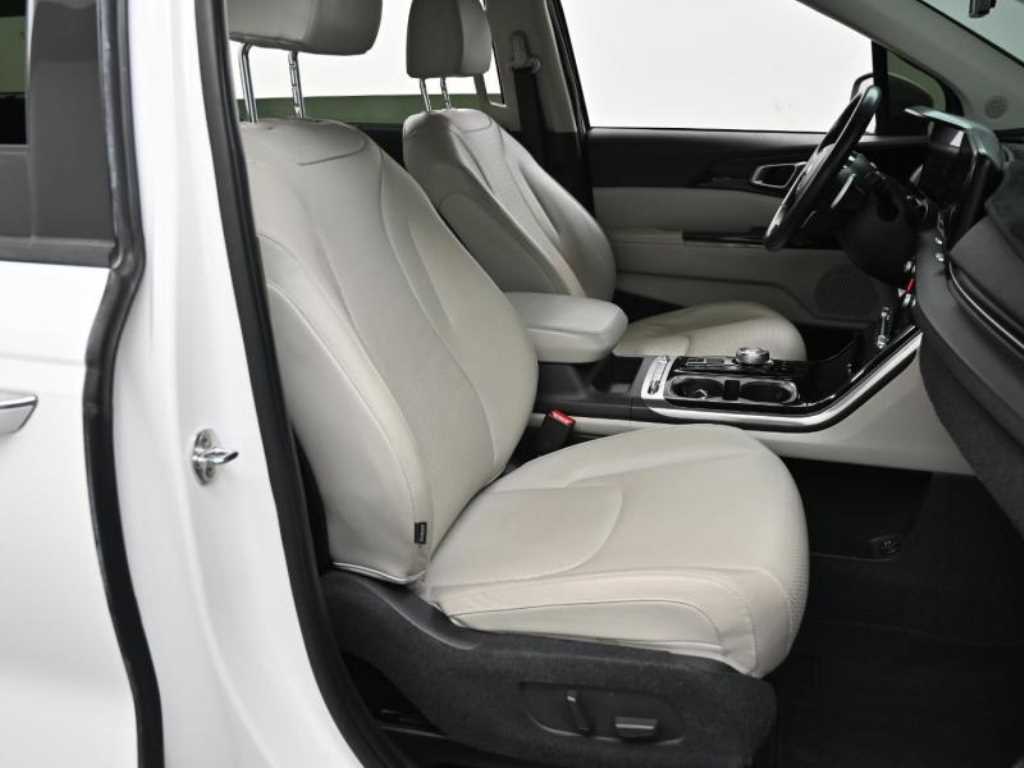 KIA Carnival - Vista 9