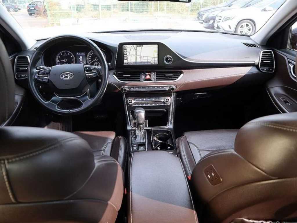 HYUNDAI Grandeur - Vista 5