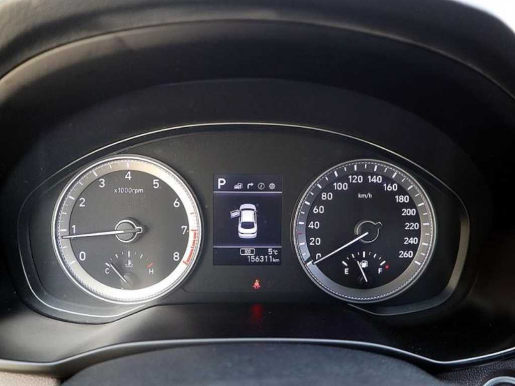 HYUNDAI Grandeur - Vista 9