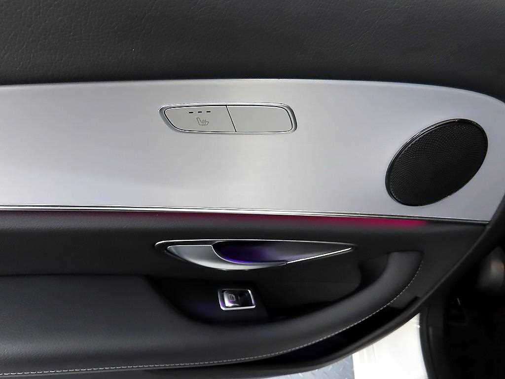 Mercedes Benz E class - Vista 12