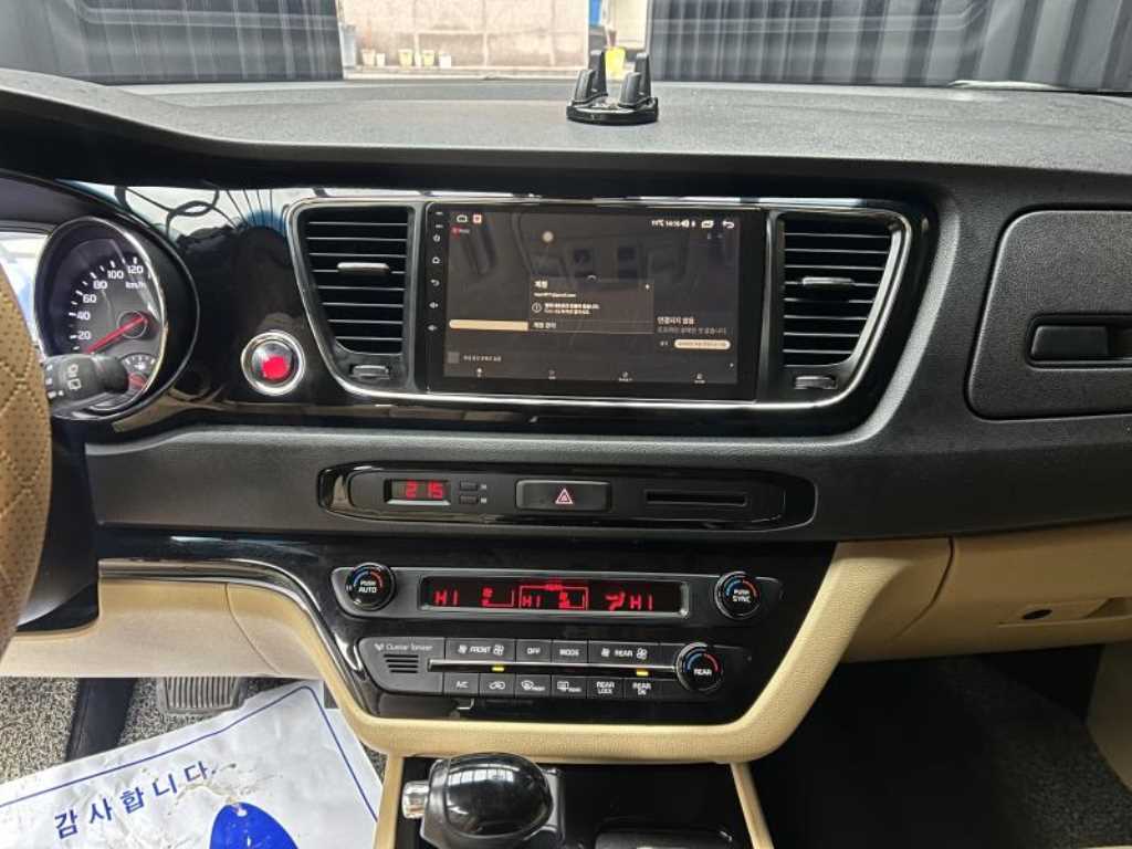 KIA Carnival - Vista 10