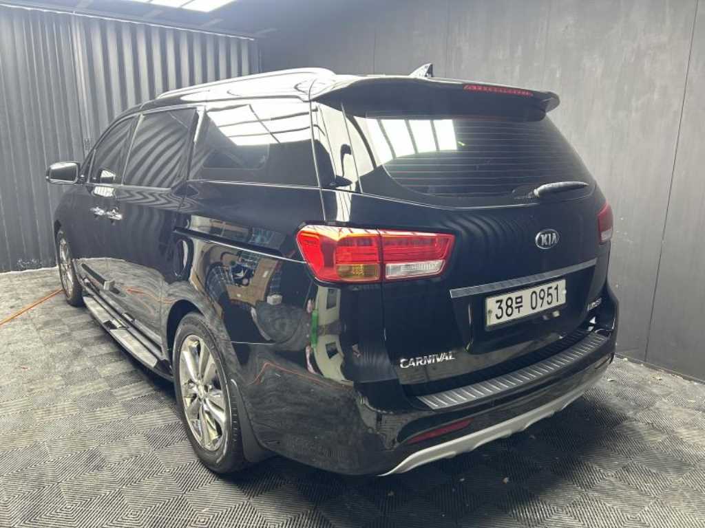KIA Carnival - Vista 4