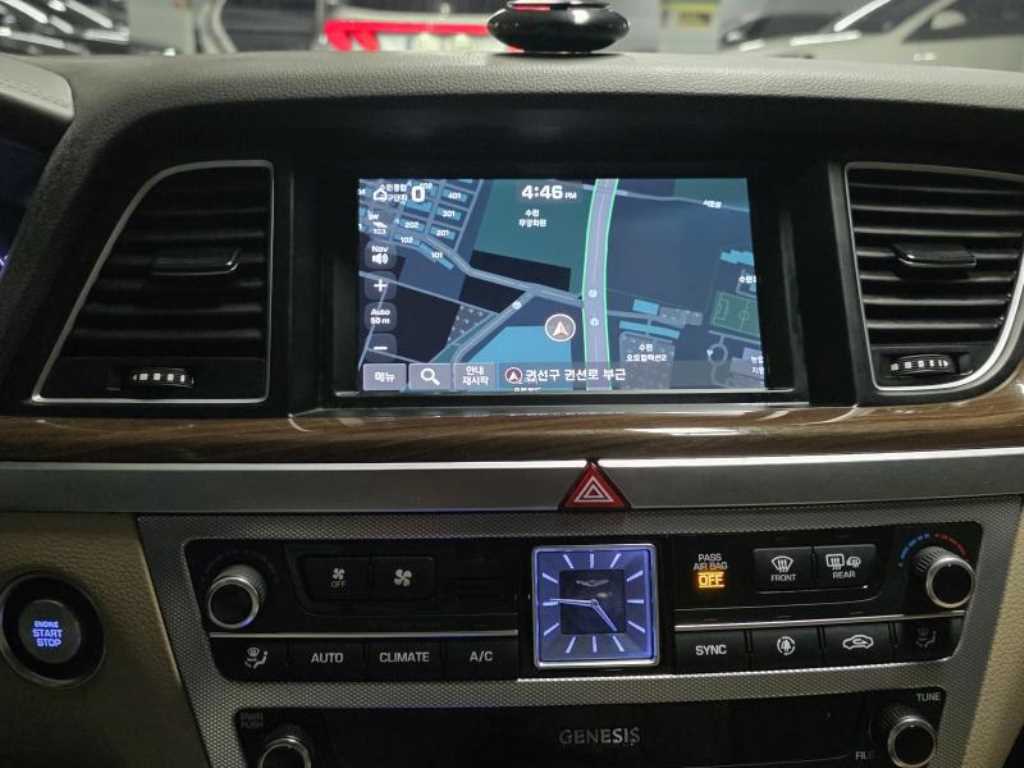 Genesis G80 - Vista 10