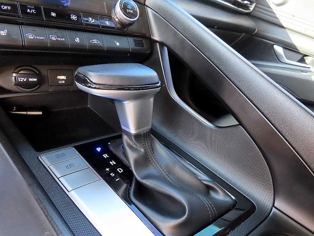 HYUNDAI Avante - Vista 11