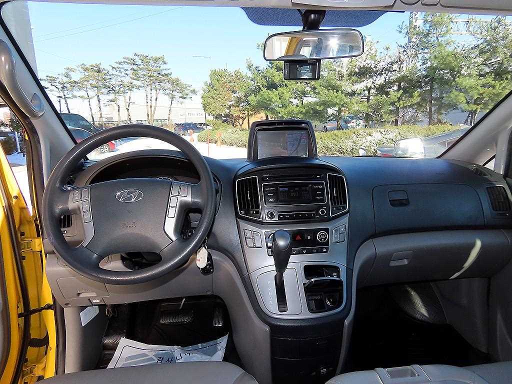 HYUNDAI Starex - Vista 8