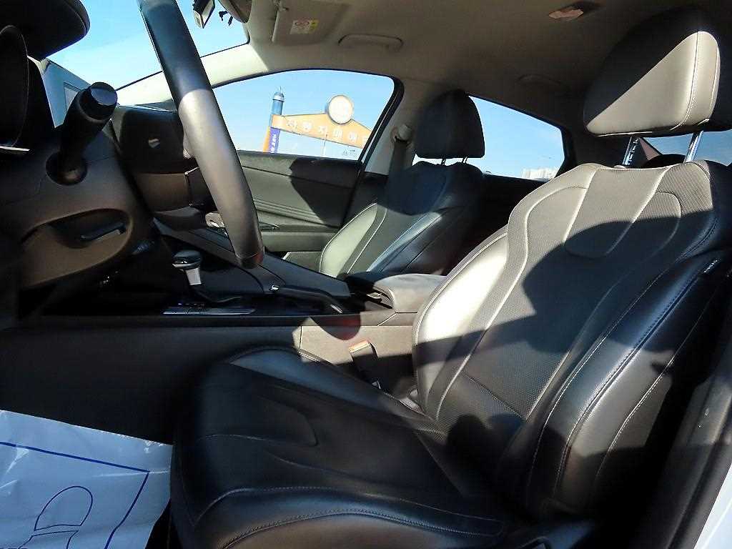 HYUNDAI Avante - Vista 5