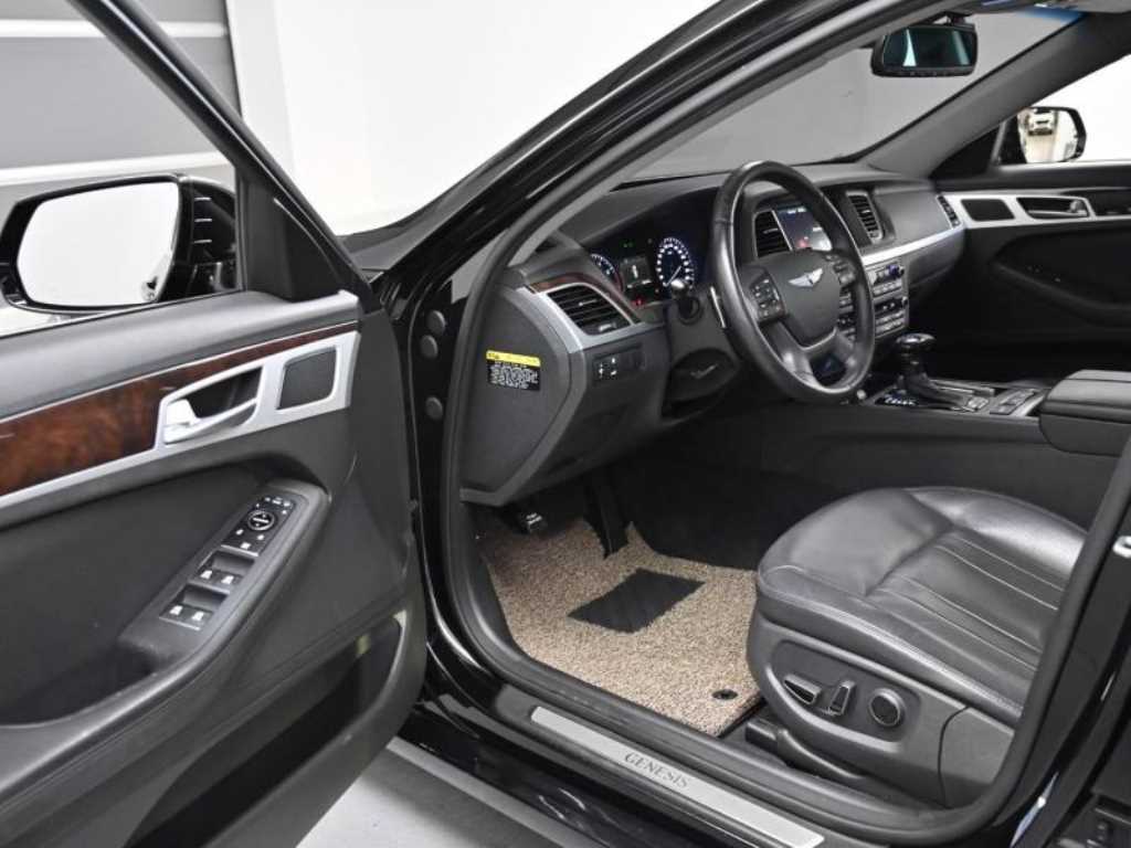 HYUNDAI Genesis - Vista 11