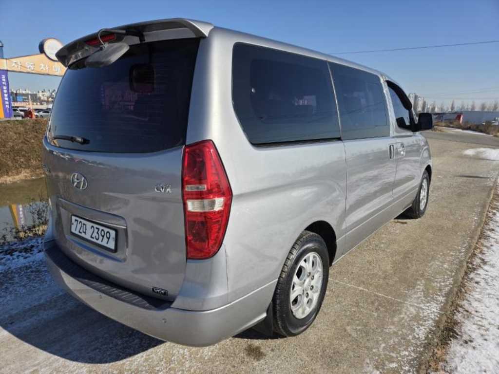 HYUNDAI Starex - Vista 5