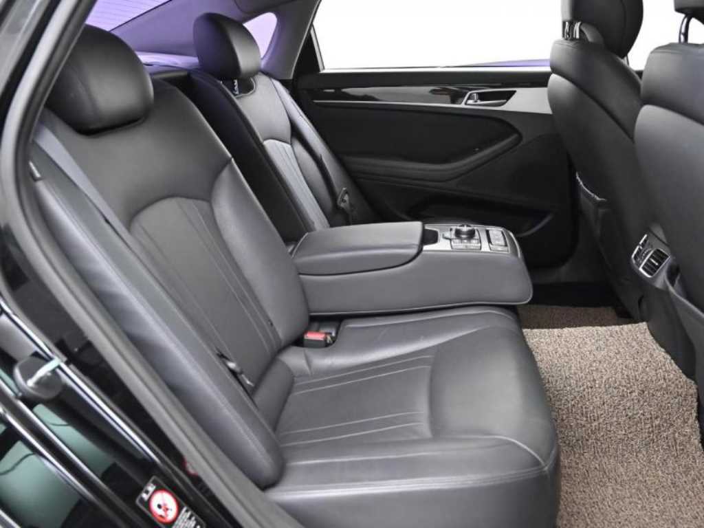 HYUNDAI Genesis - Vista 12