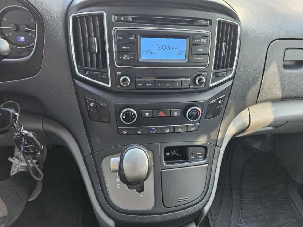 HYUNDAI Starex - Vista 12