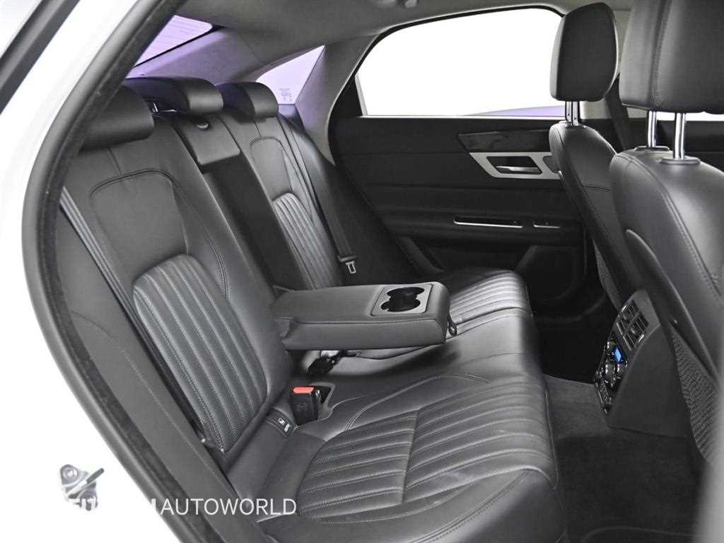 Jaguar XF - Vista 12