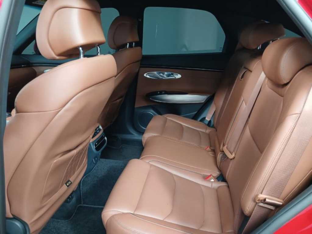 Genesis GV70 - Vista 8