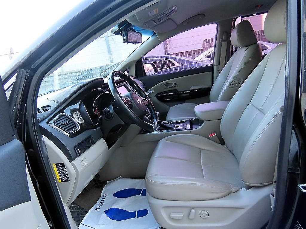KIA Carnival - Vista 5