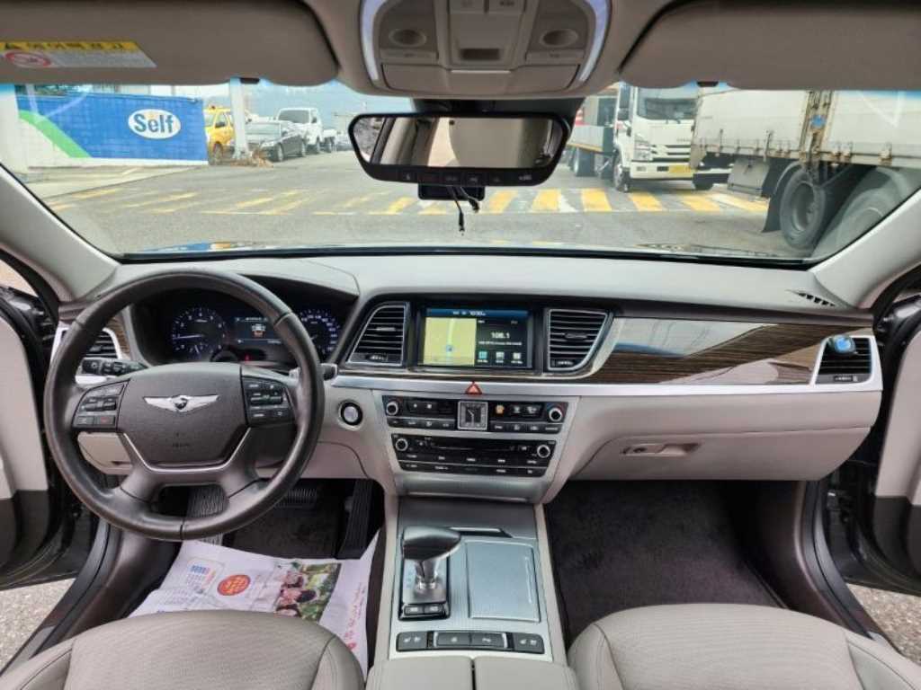Genesis G80 - Vista 10
