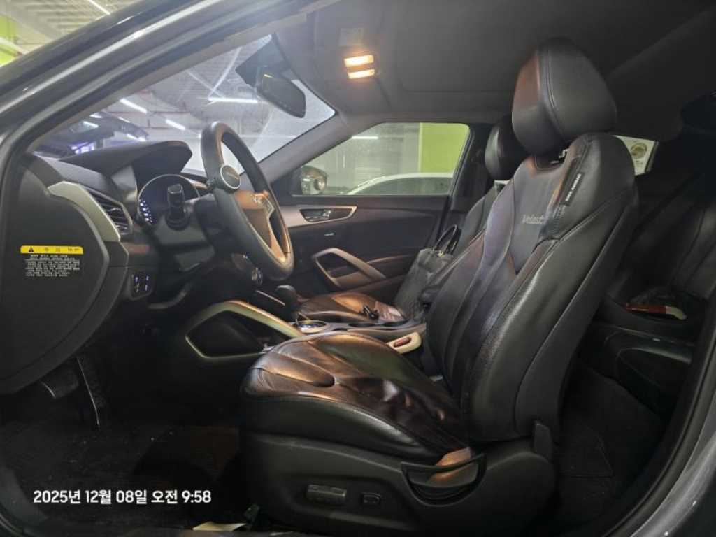 HYUNDAI Veloster - Vista 10