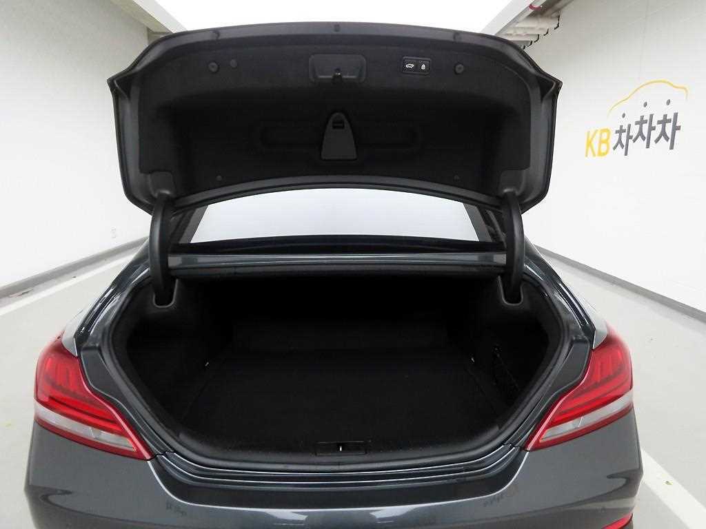 Genesis G70 - Vista 5