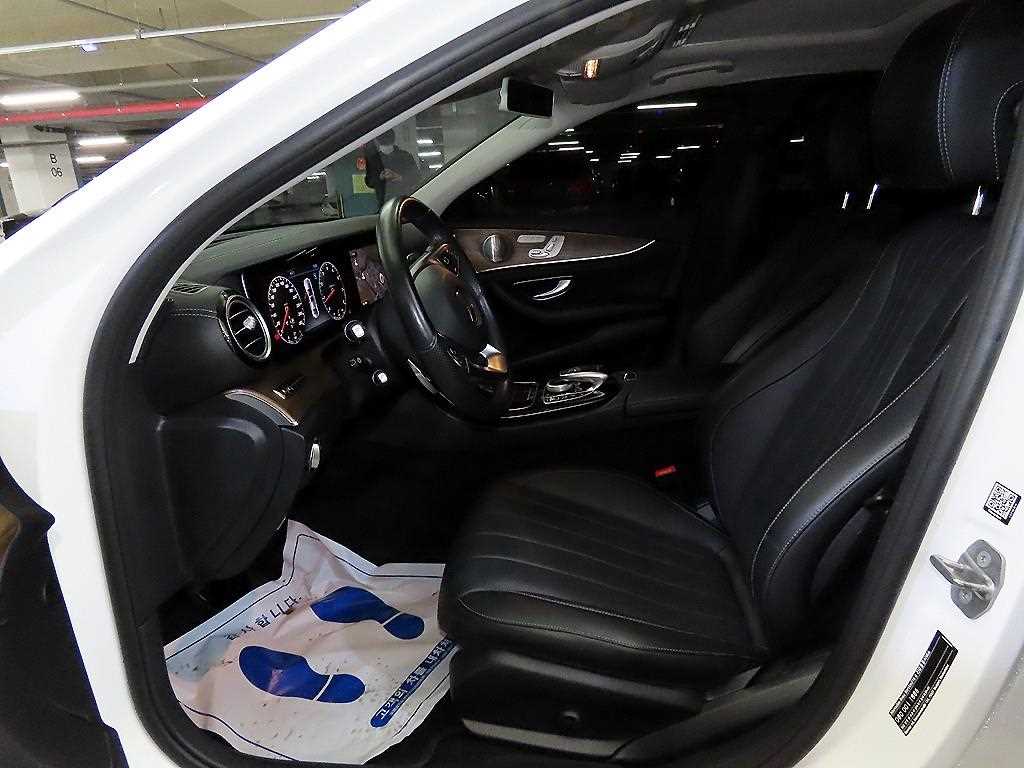 Mercedes Benz E class - Vista 6