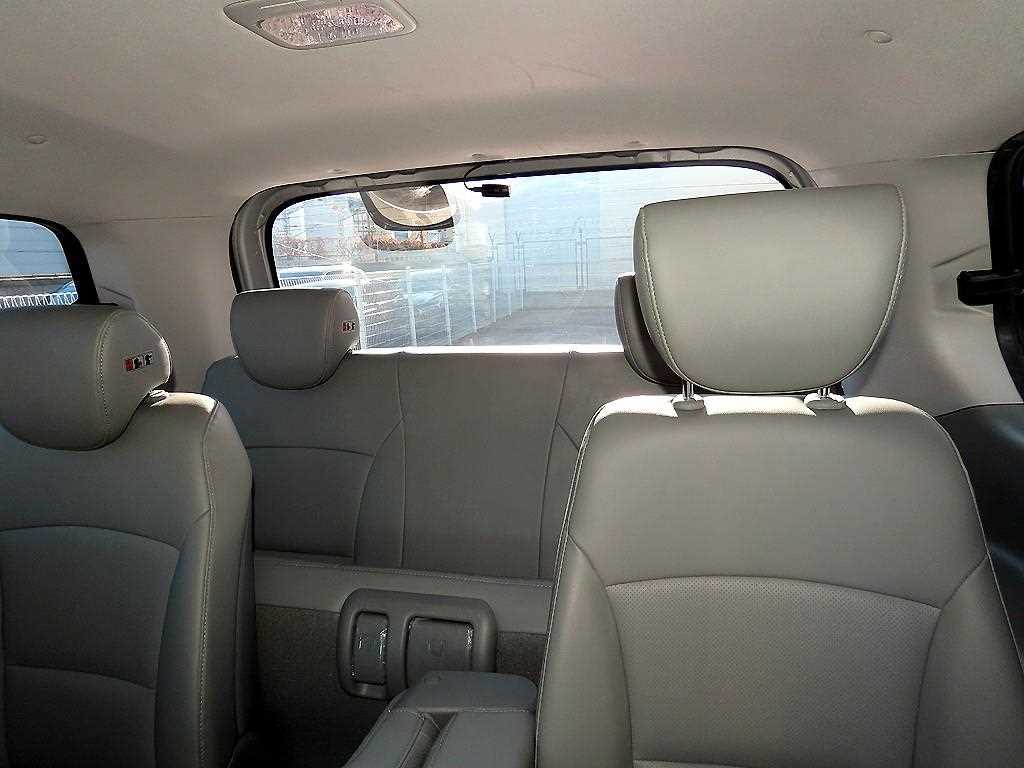 HYUNDAI Starex - Vista 7