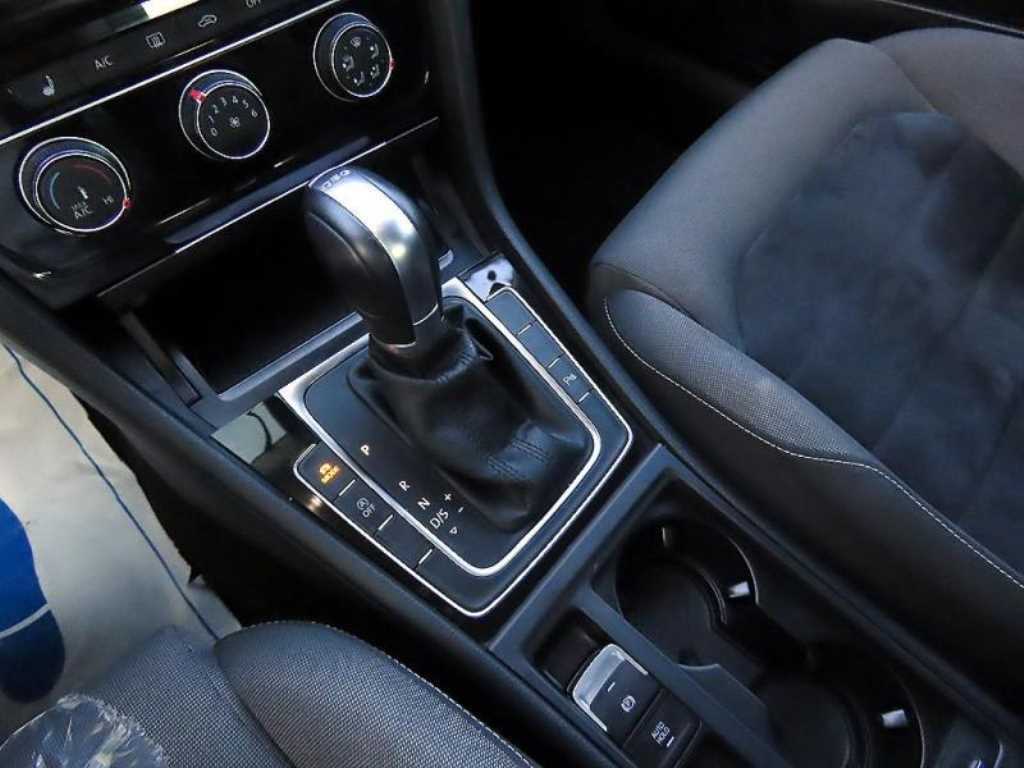 Volkswagen Golf - Vista 10