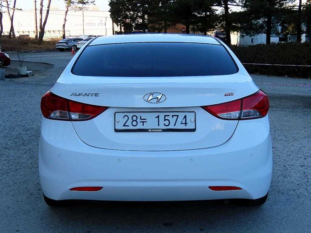 HYUNDAI Avante - Vista 4