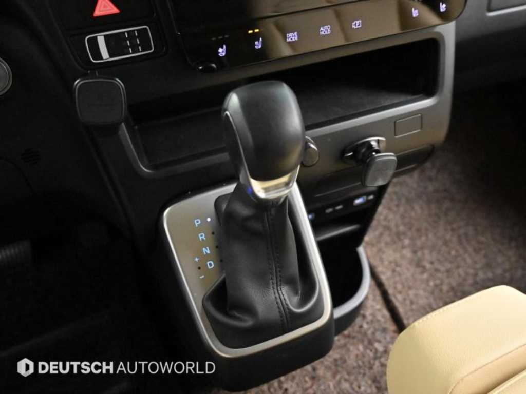 HYUNDAI Staria - Vista 9