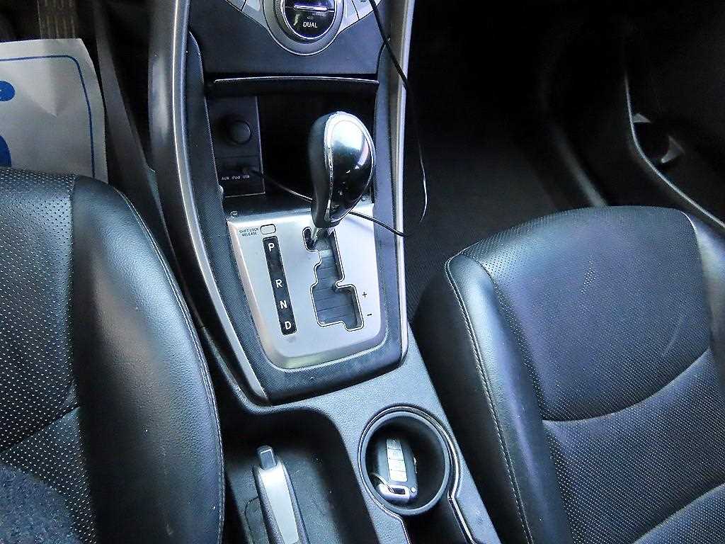 HYUNDAI Avante - Vista 10