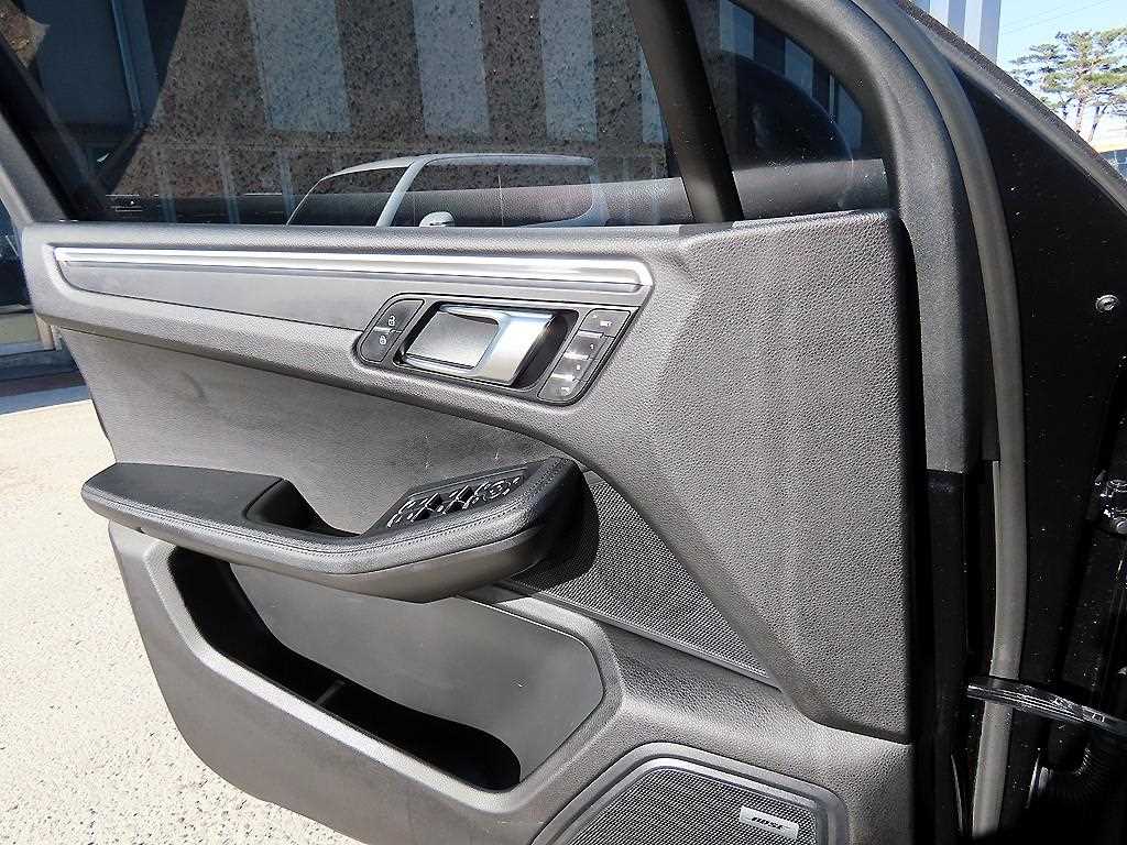 Porsche Macan - Vista 12