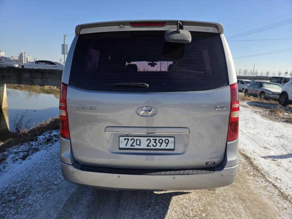 HYUNDAI Starex - Vista 4