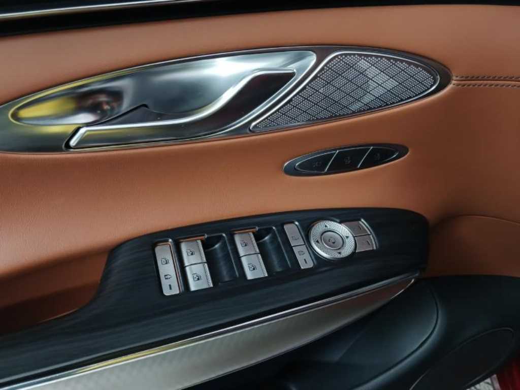 Genesis GV70 - Vista 9