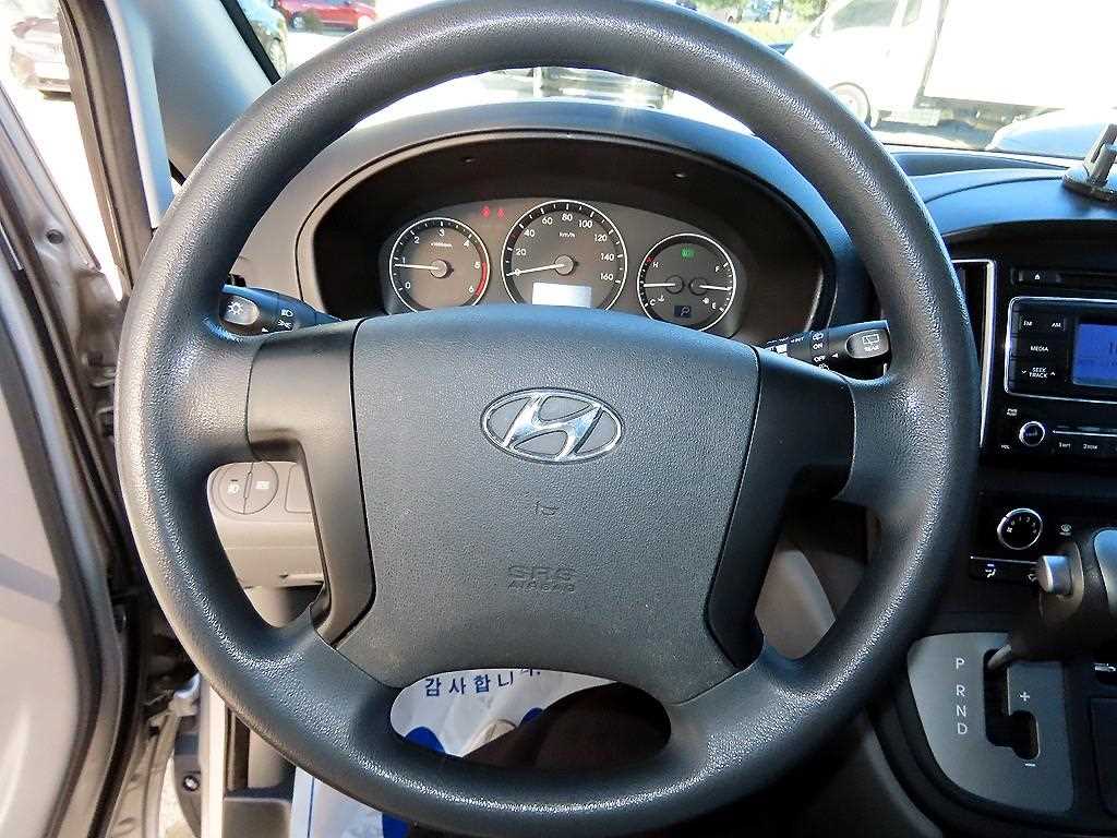 HYUNDAI Starex - Vista 9