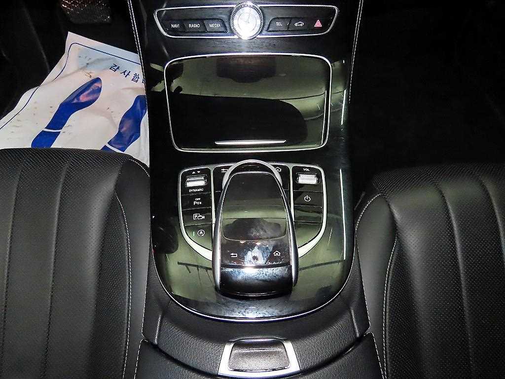 Mercedes Benz E class - Vista 12