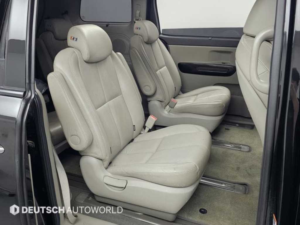 KIA Carnival - Vista 12