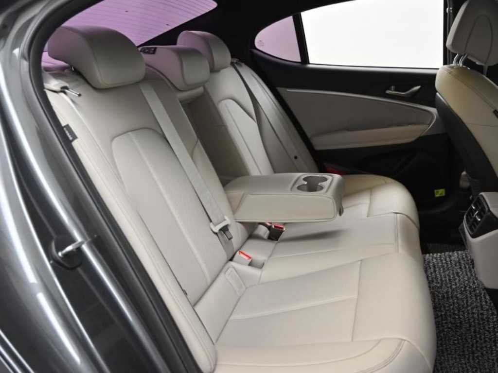 Genesis G70 - Vista 12