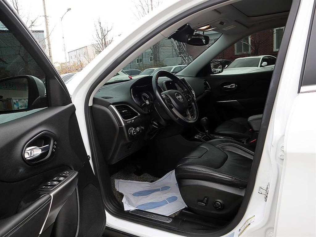 Jeep Cherokee - Vista 5