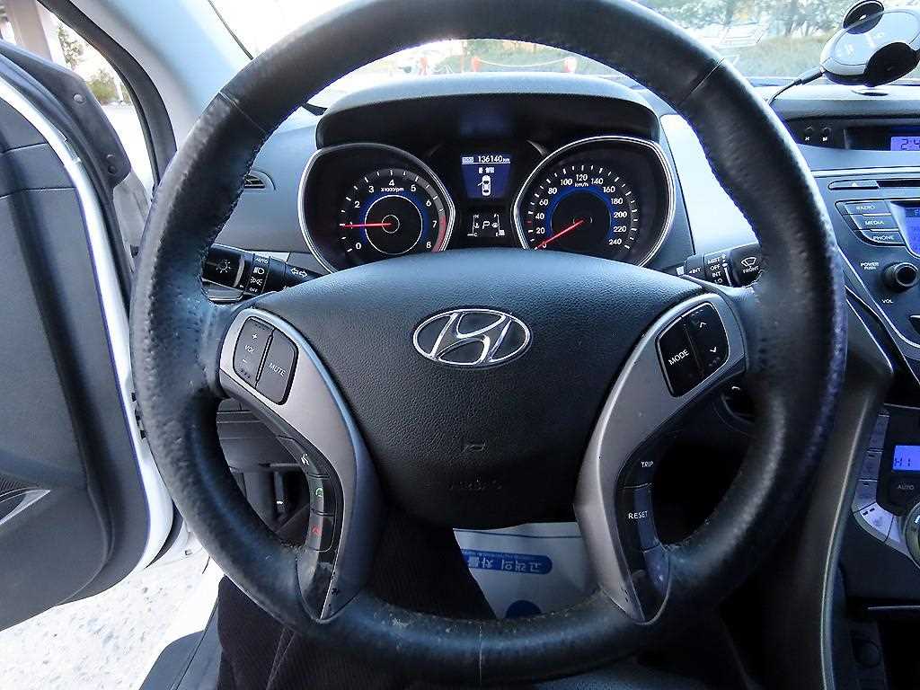 HYUNDAI Avante - Vista 8