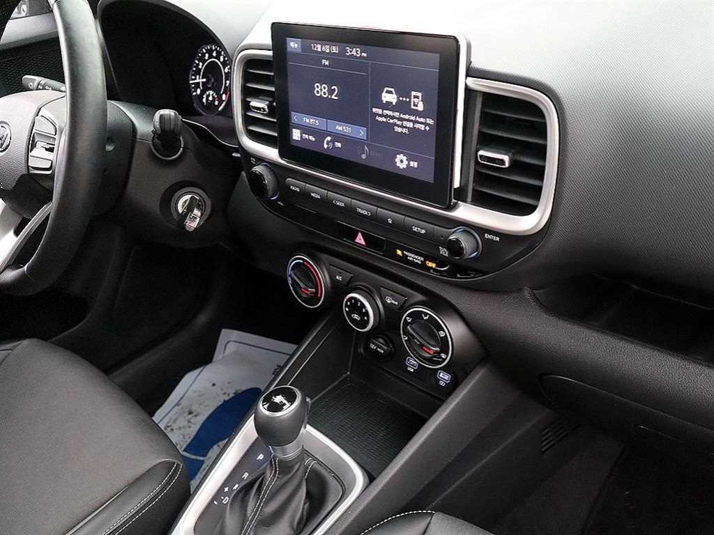 HYUNDAI Venue - Vista 11