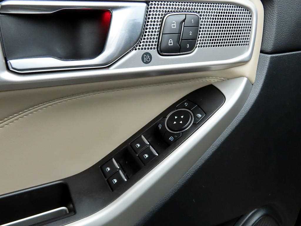 Ford Explorer - Vista 11