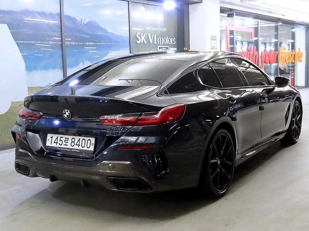 BMW 8 Series - Vista 4