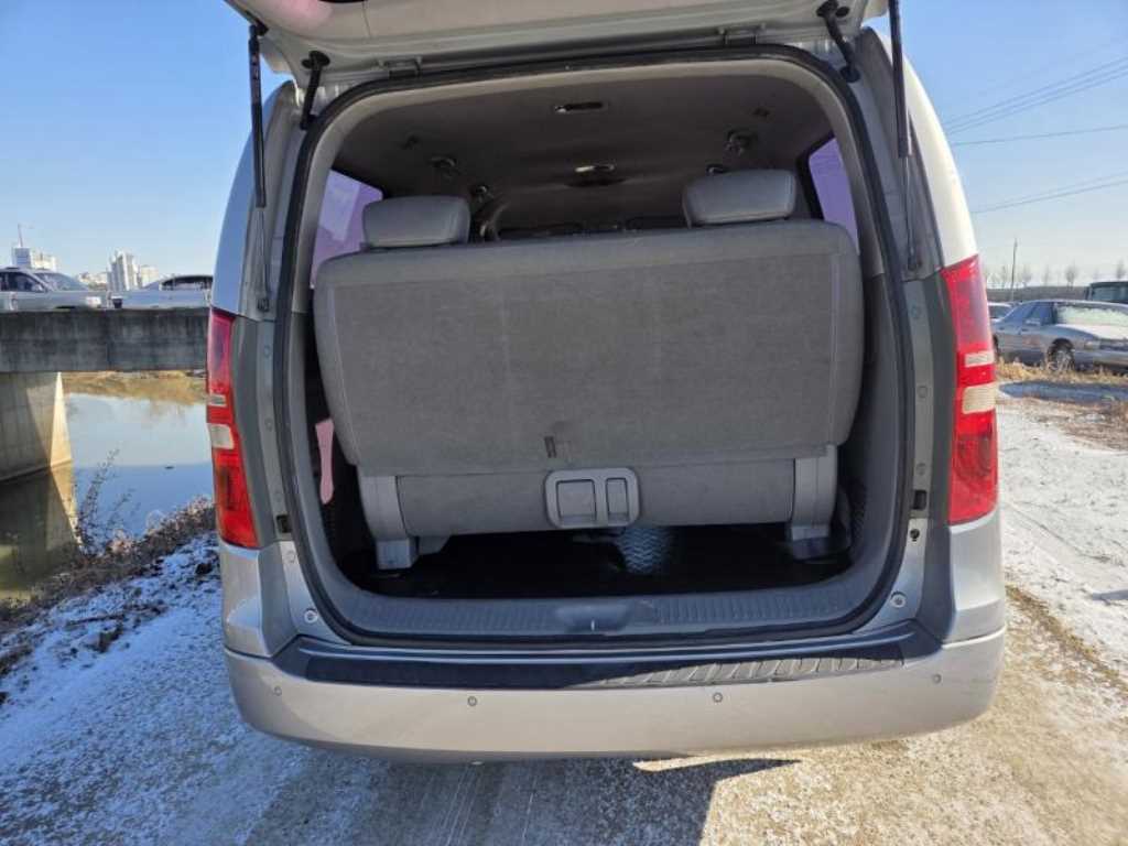 HYUNDAI Starex - Vista 7