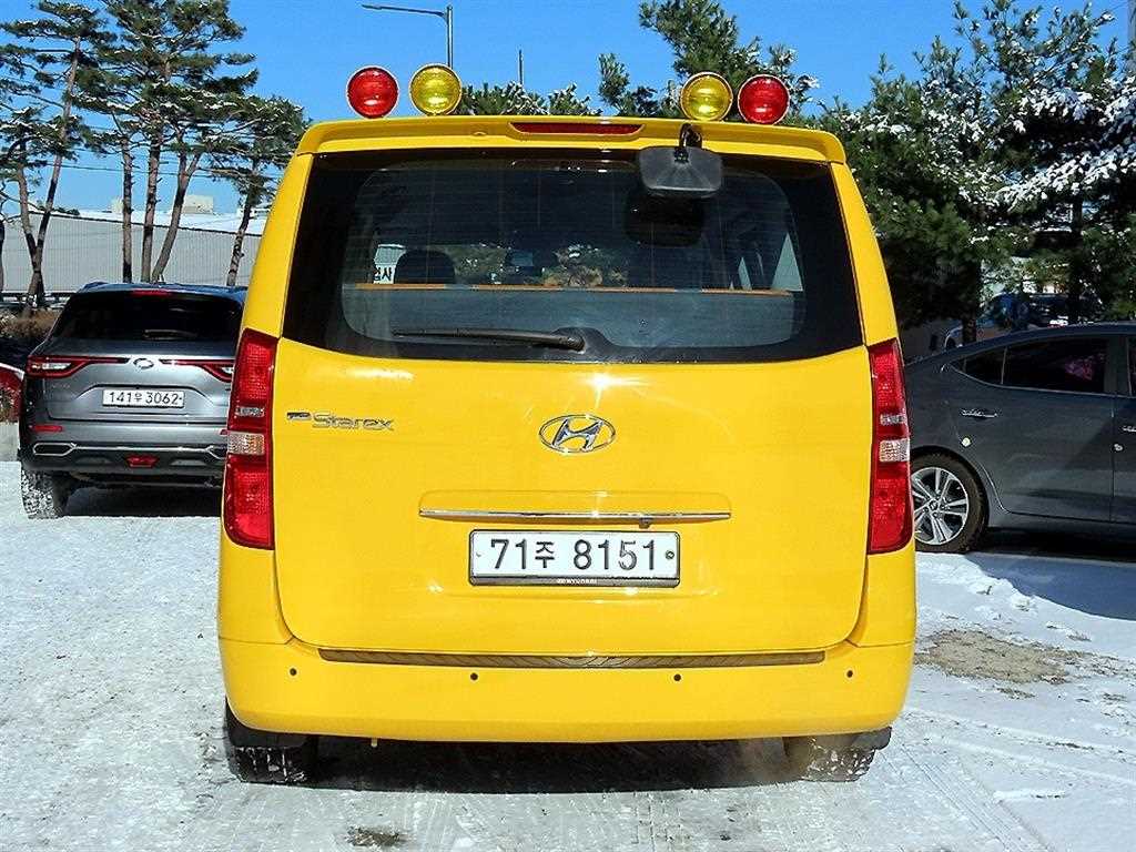 HYUNDAI Starex - Vista 4