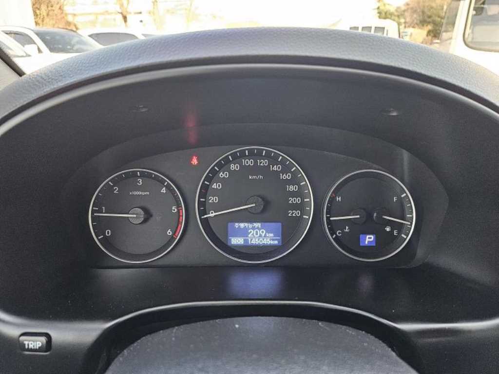 HYUNDAI Starex - Vista 6