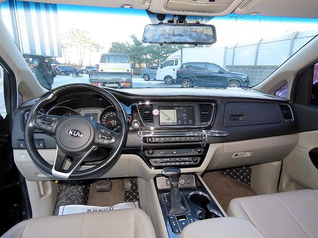 KIA Carnival - Vista 7